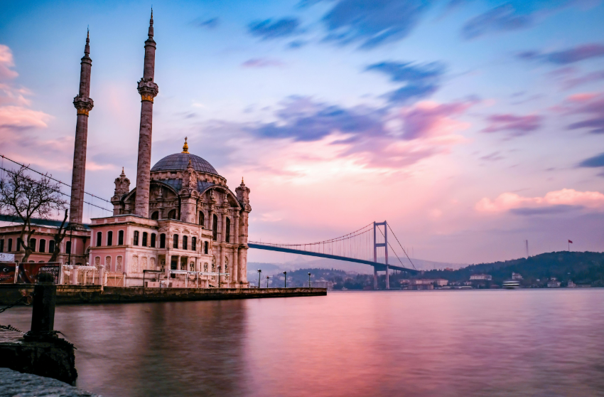 A bustling cityscape of Istanbul filled with various buildings, highlighting the vibrant hotel scene.