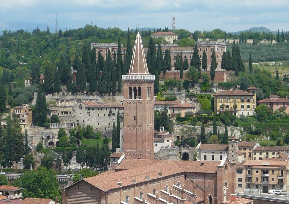 Bird's-eye view of Verona, featuring its beautiful buildings and rich architectural heritage.