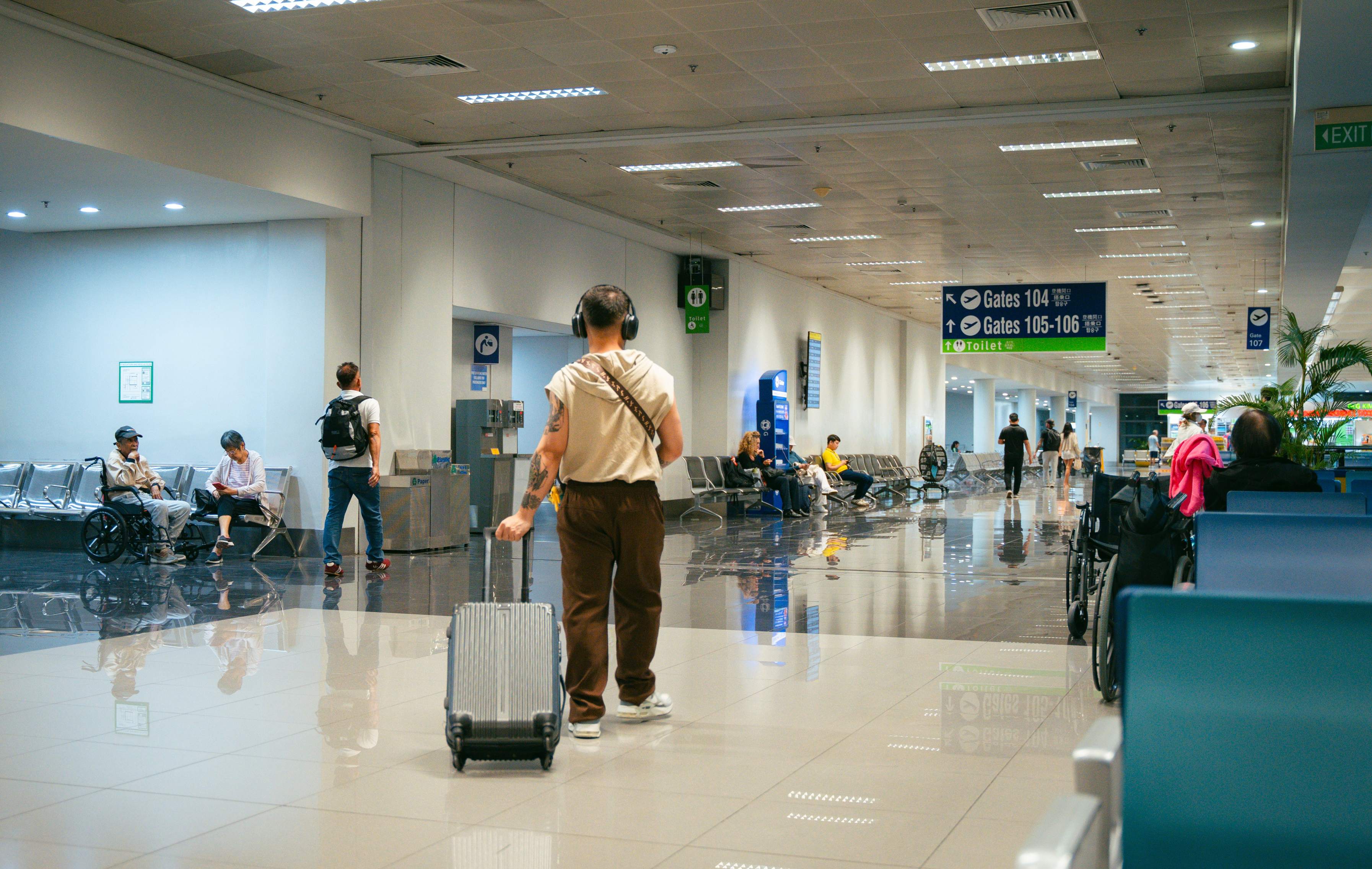 An international traveler holds a suitcase, preparing for his next adventure.
